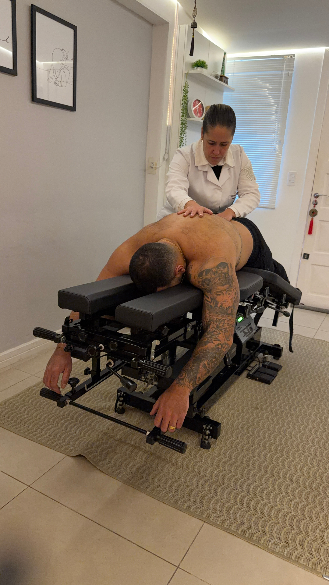 Atendimento osteopático adulto com tecnologia de descompressão vertebral